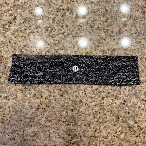 black and white patterned lululemon headband